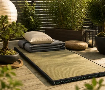 Japonský relaxační koutek na terase - jak používat rohože tatami a cestovní futony venku?