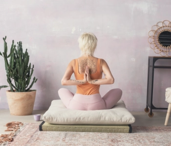 Jak si zařídit domácí meditační prostor? Inspirace z Japonska a Skandinávie